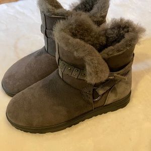 Abeo Gray Ankle Boots with Fur Lining